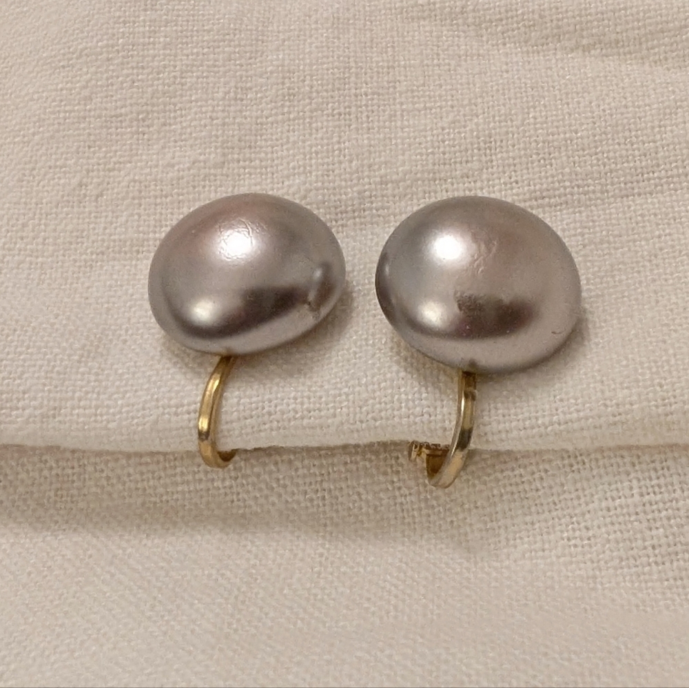 VINTAGE Grey Pearl Earrings Dome 1950 Retro Lusterous Clip Button